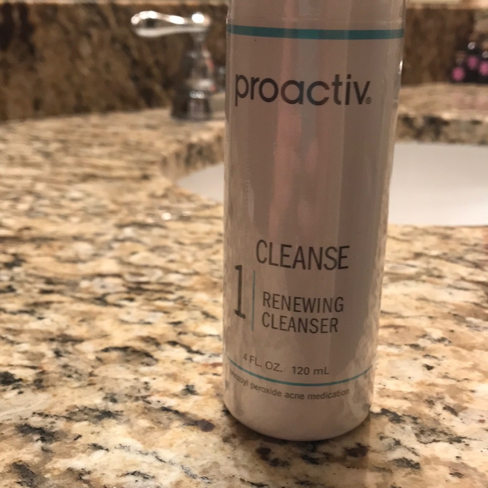 Proactiv renewing cleanser